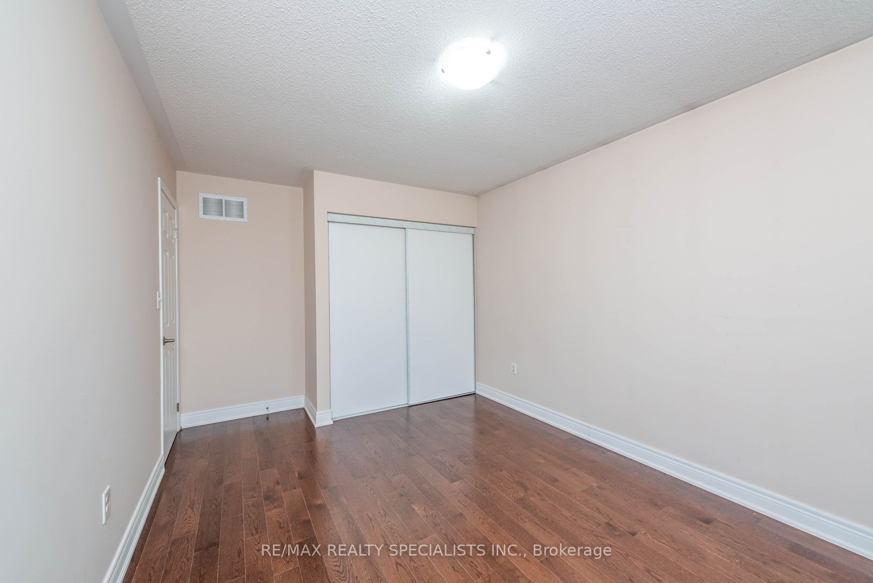 42 Lesabre Cres