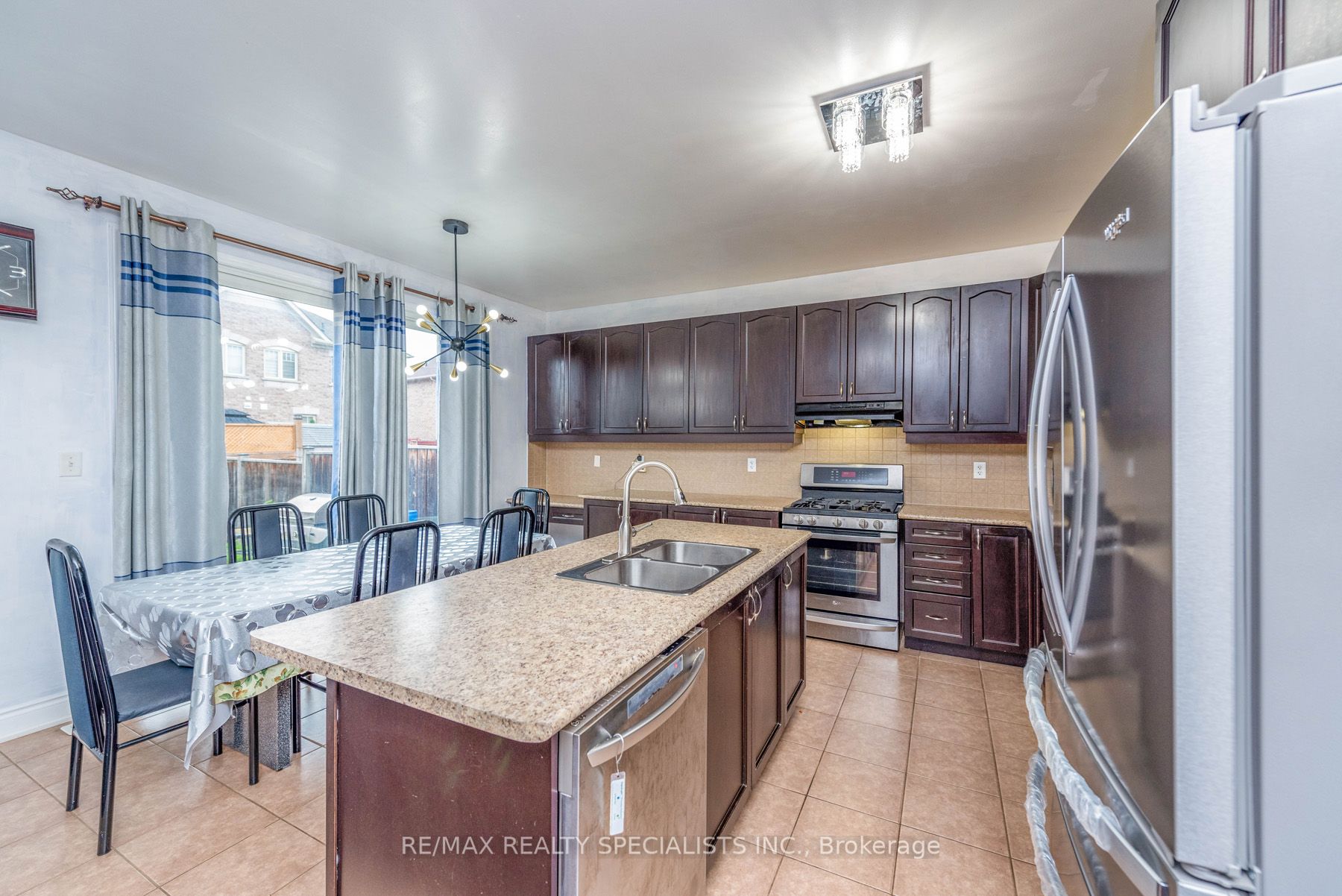 42 Lesabre Cres