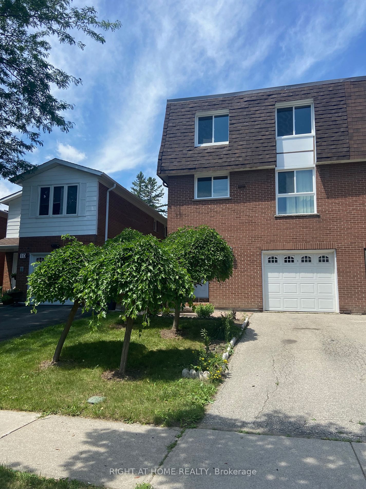 8 Van Camp Place W