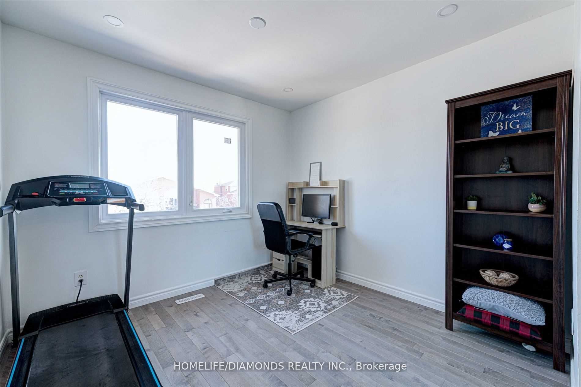 68 Radford Dr