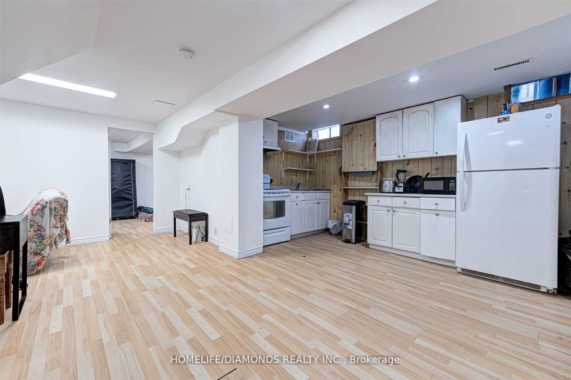 68 Radford Dr