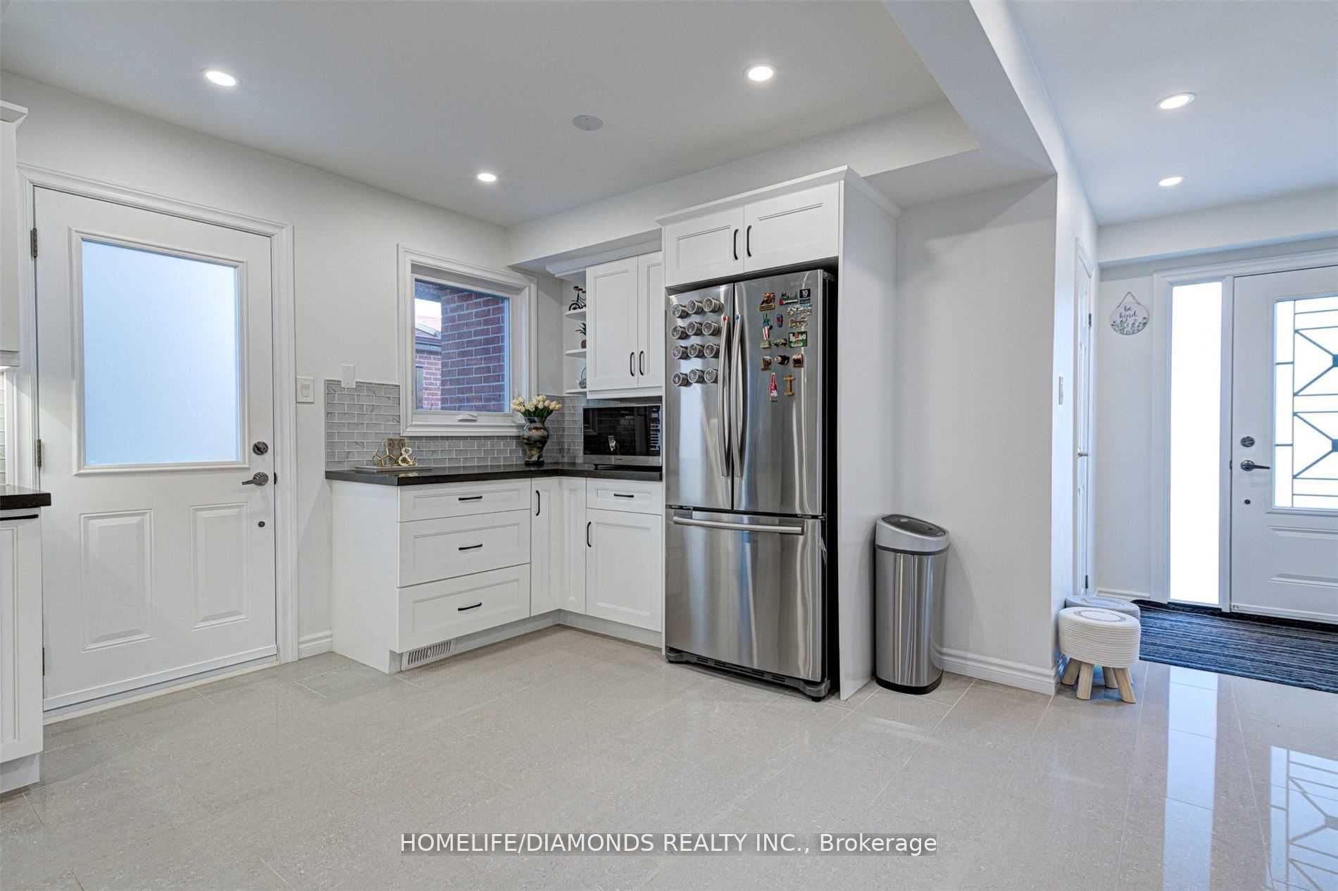 68 Radford Dr