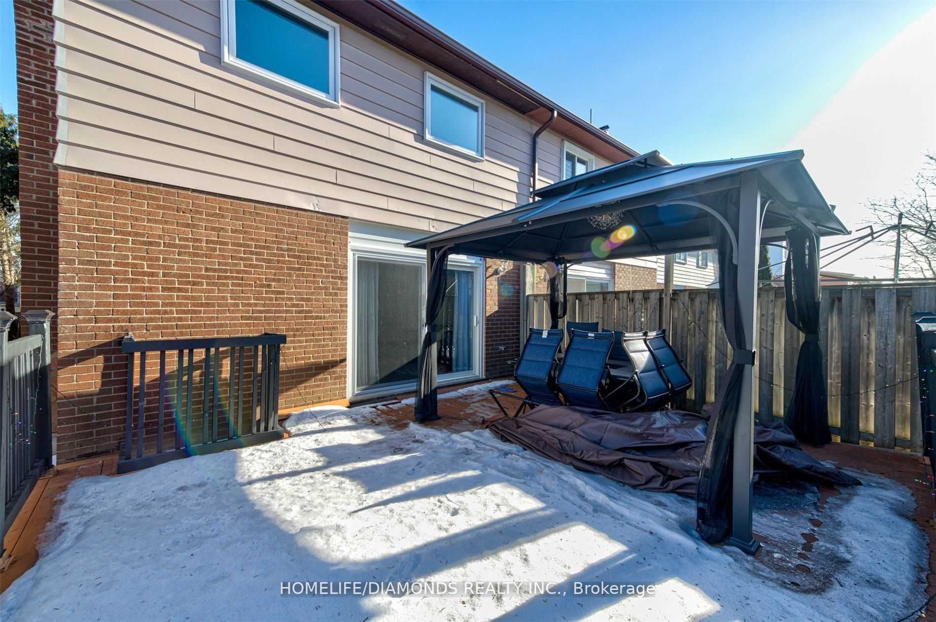 68 Radford Dr