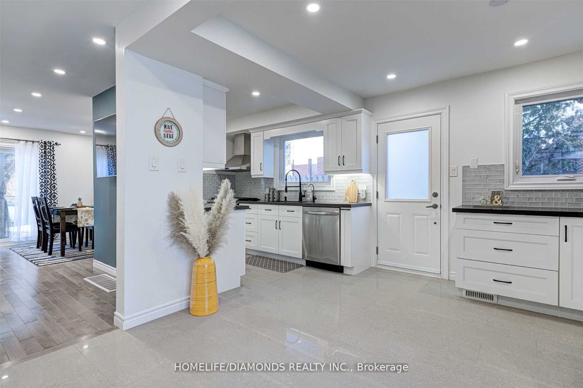 68 Radford Dr