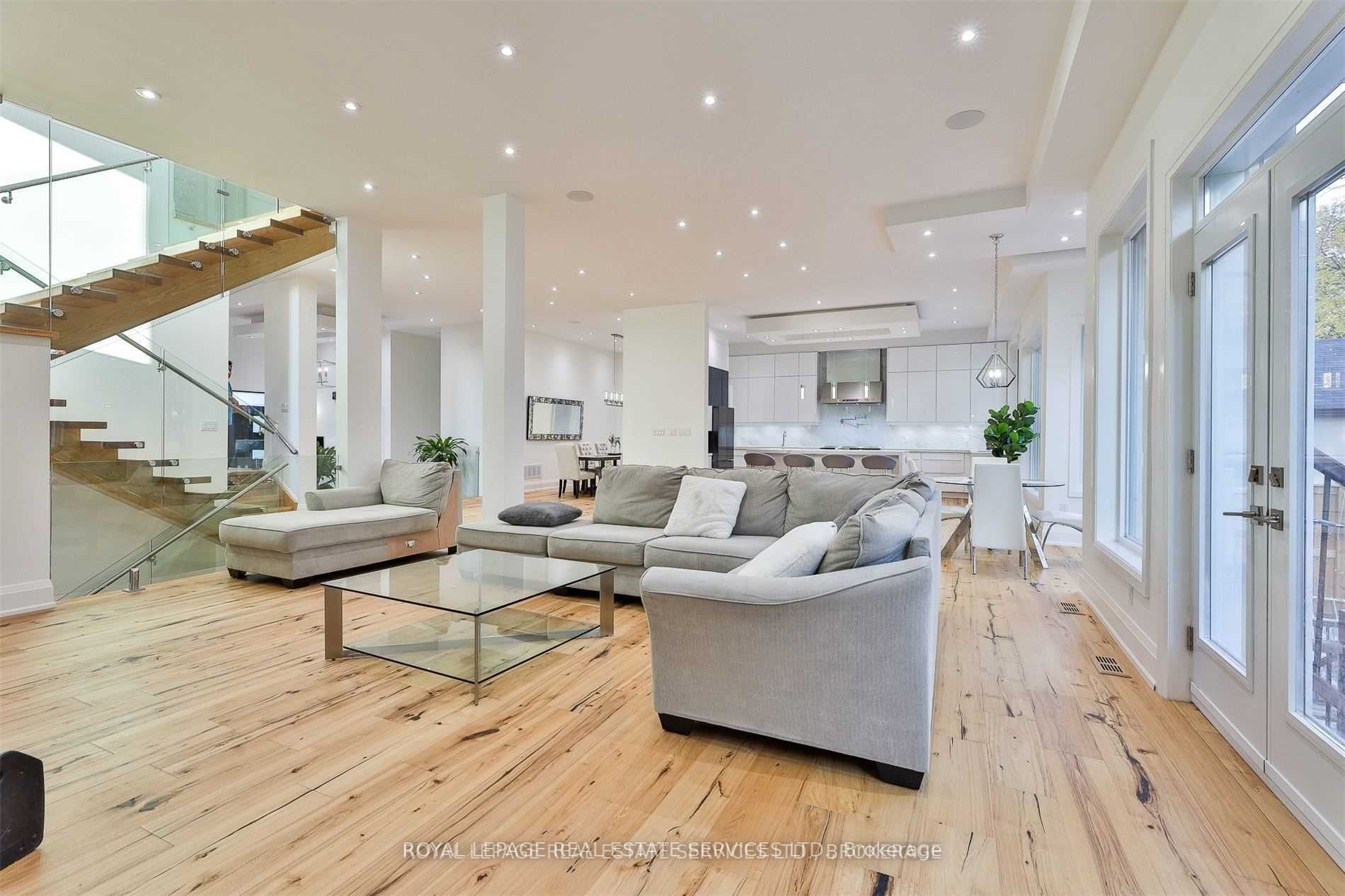 61 Dane Ave