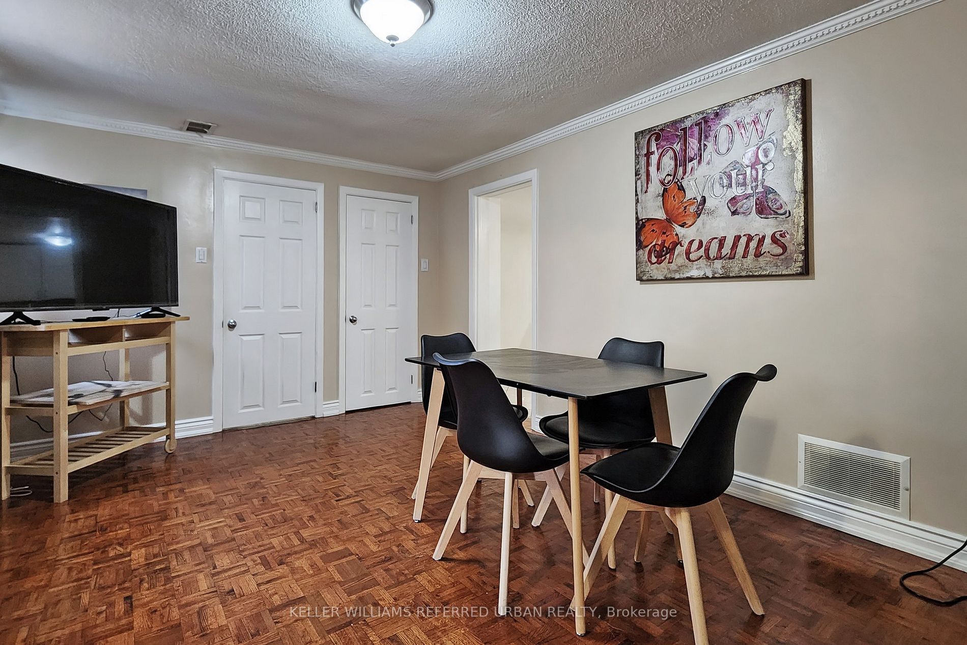 17 Harlton Cres