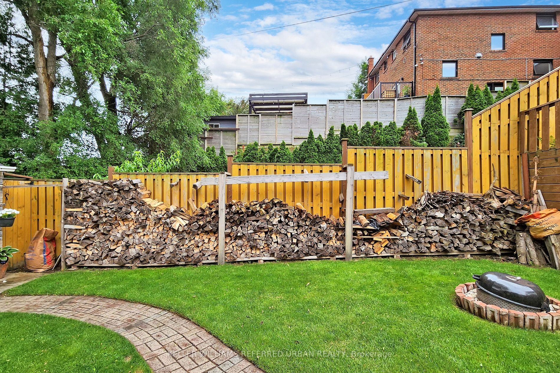 17 Harlton Cres
