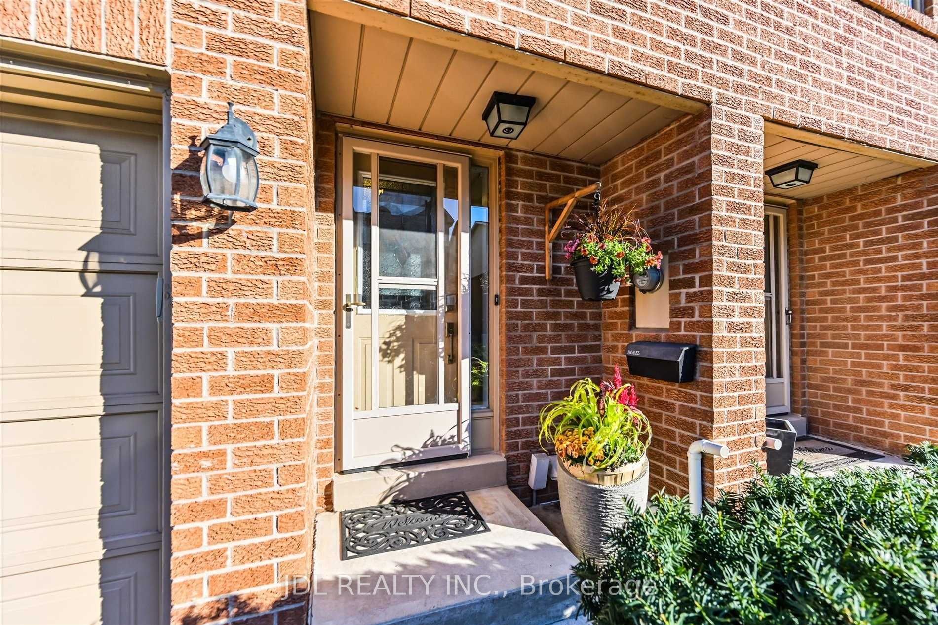 1500 Reeves Gate #4
