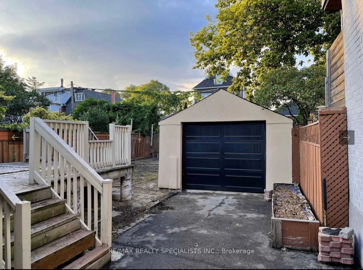 18 Rexford Rd