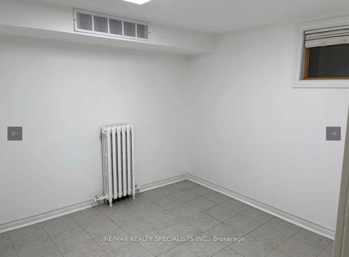 18 Rexford Rd