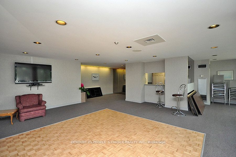 330 Rathburn Road W, #405