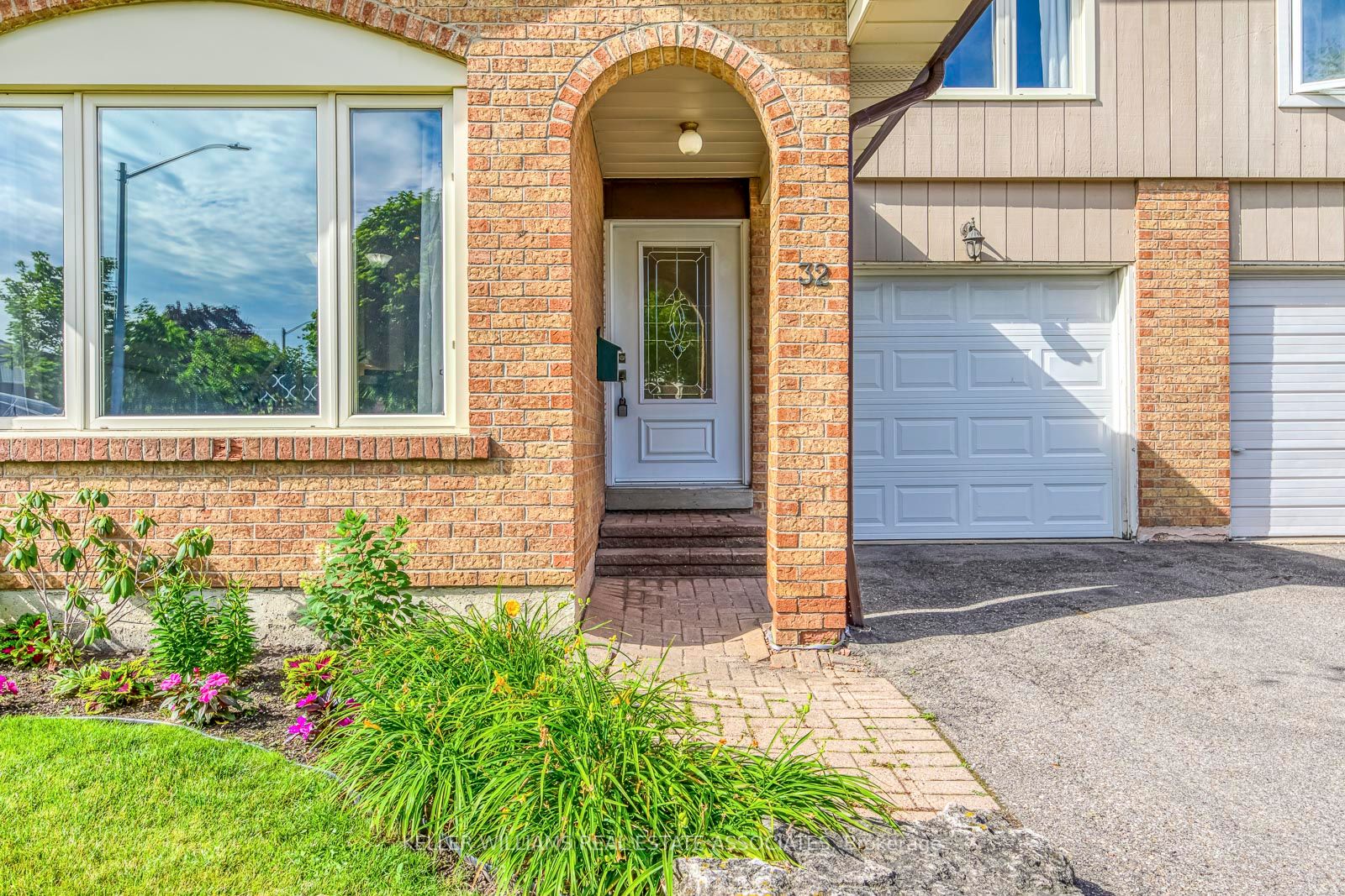 32 Camberley Cres