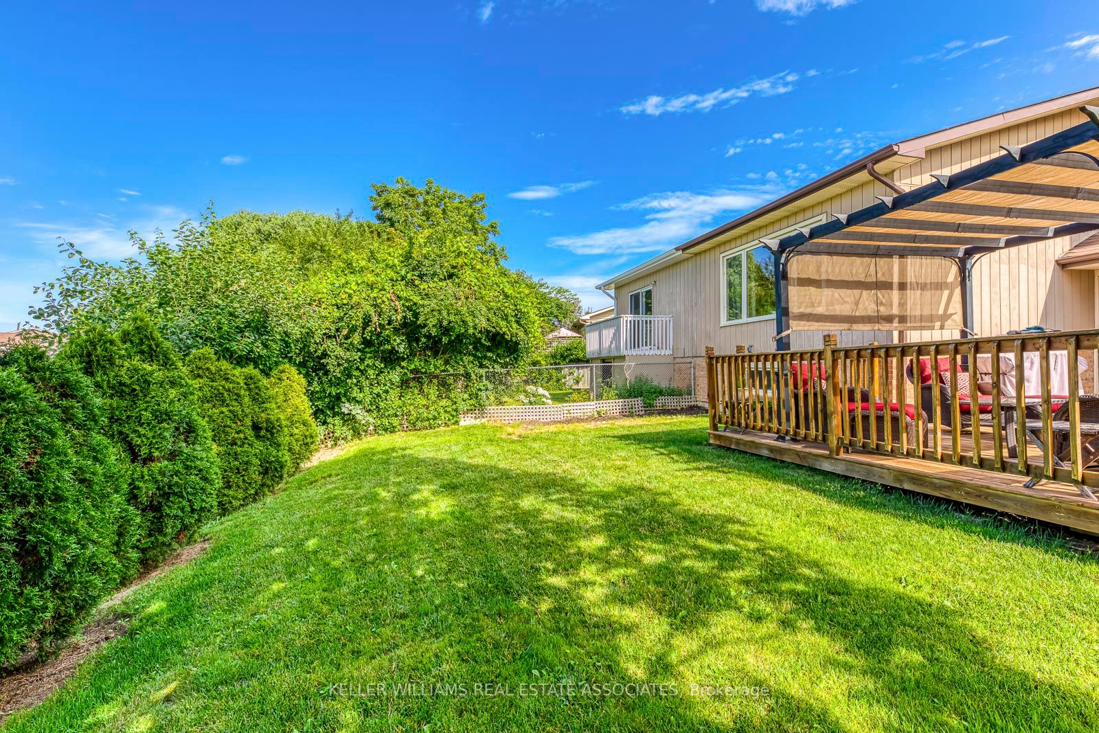 32 Camberley Cres