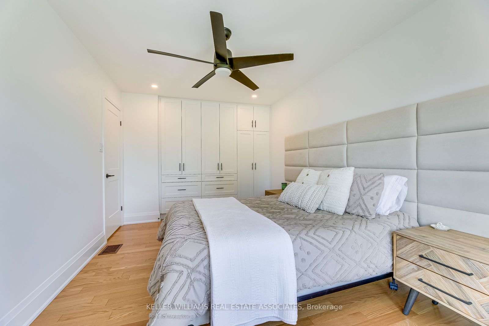 32 Camberley Cres