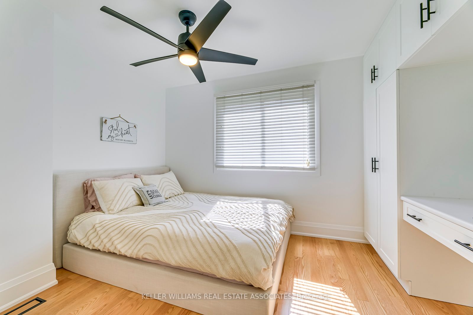 32 Camberley Cres
