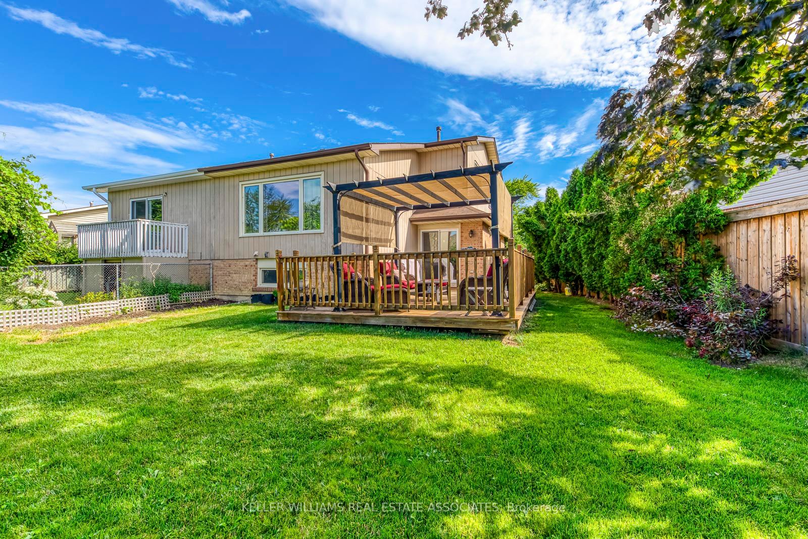 32 Camberley Cres