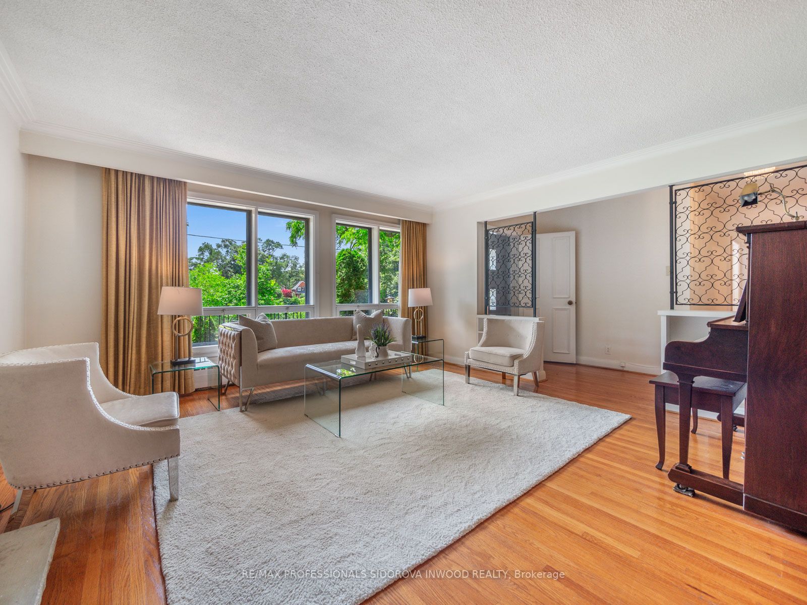 81 Ellis Ave