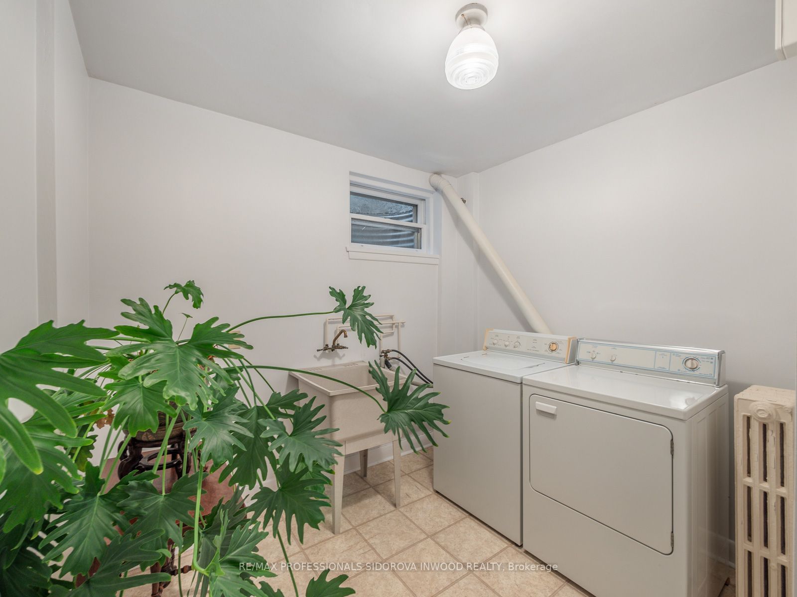 81 Ellis Ave