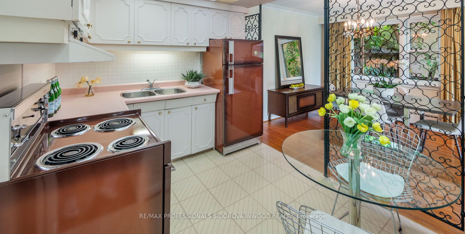 81 Ellis Ave