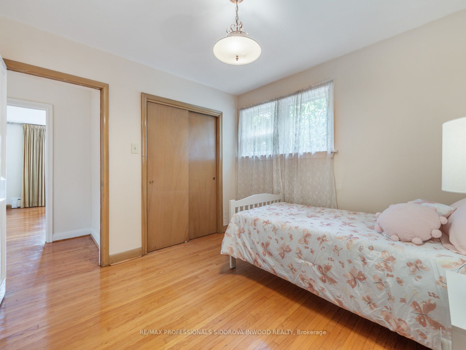 81 Ellis Ave
