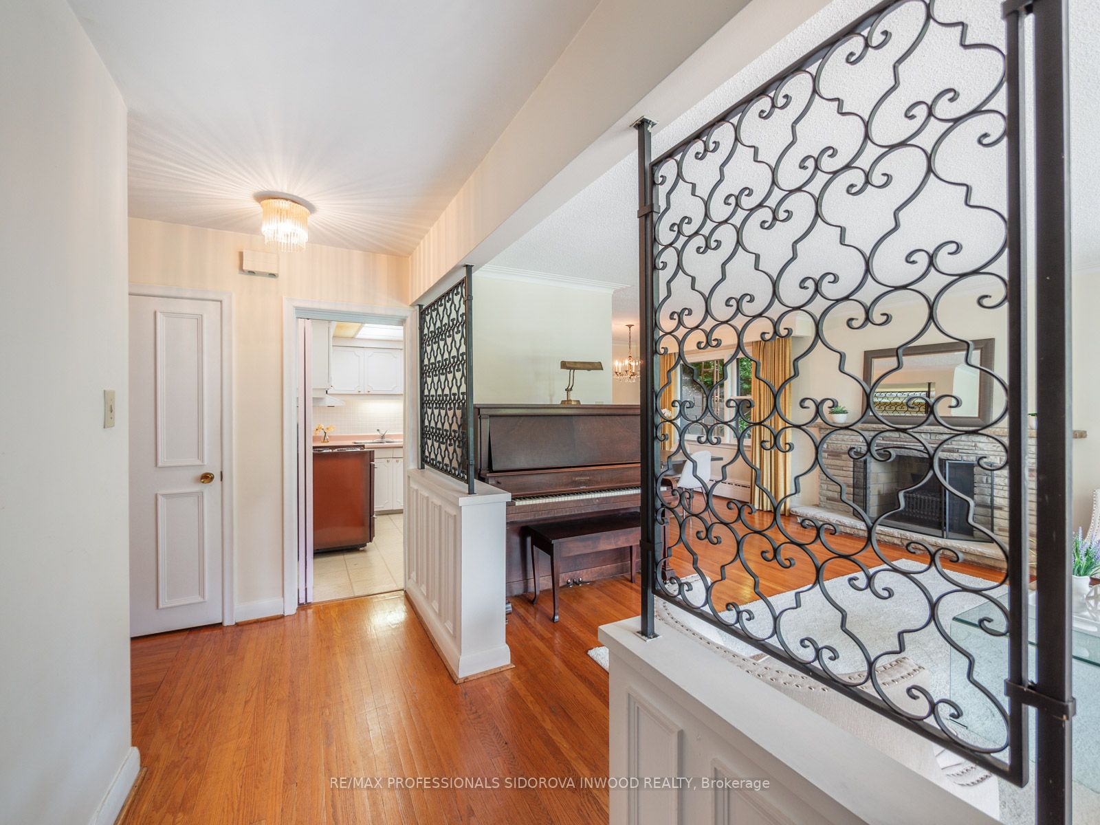 81 Ellis Ave