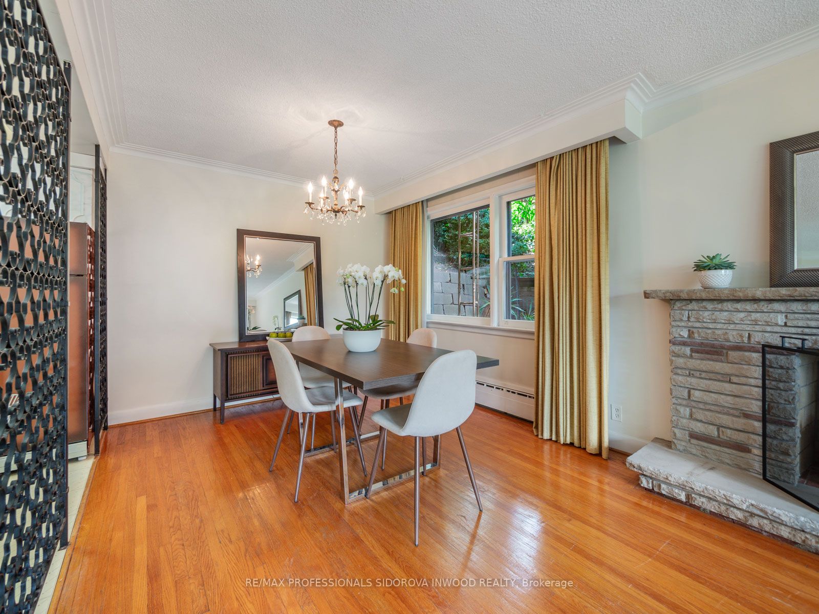 81 Ellis Ave