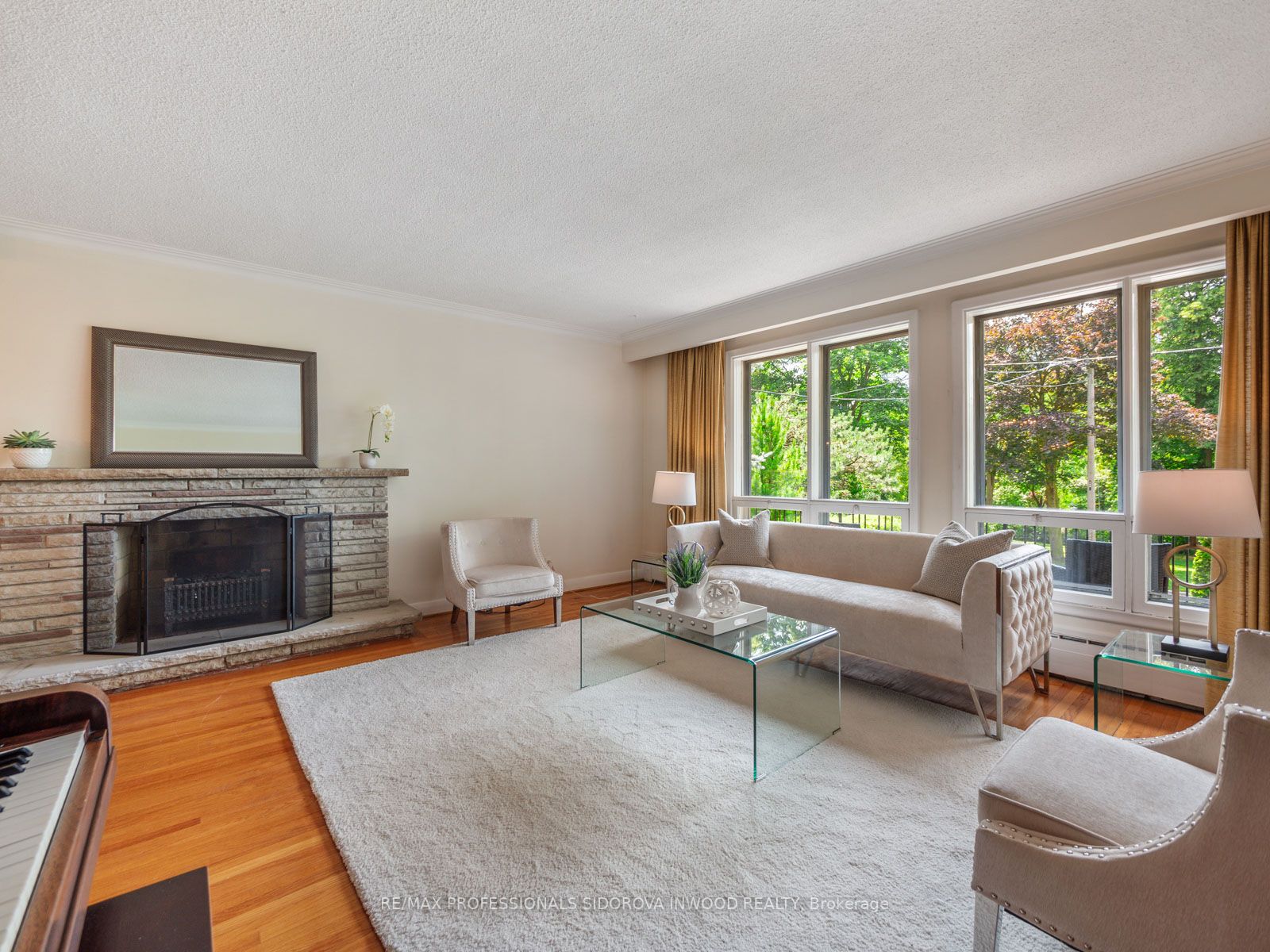 81 Ellis Ave