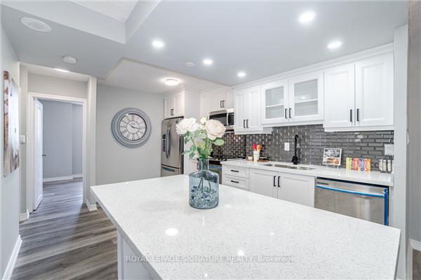 820 Burnhamthorpe Rd, Toronto