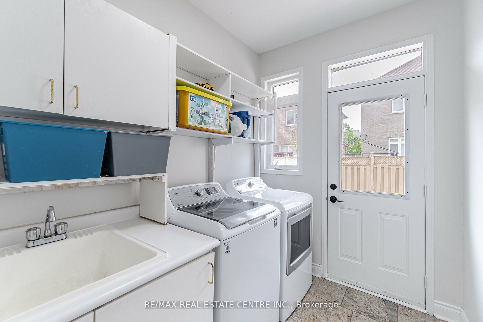 5 Wild Indigo Cres