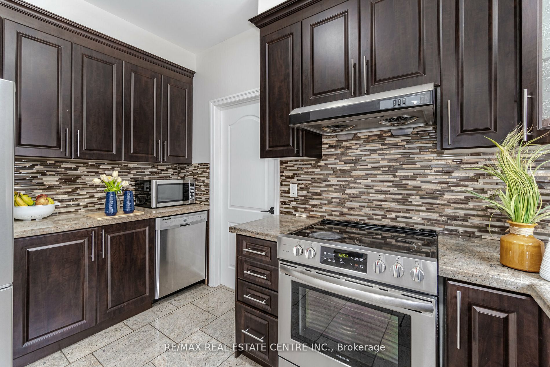 5 Wild Indigo Cres