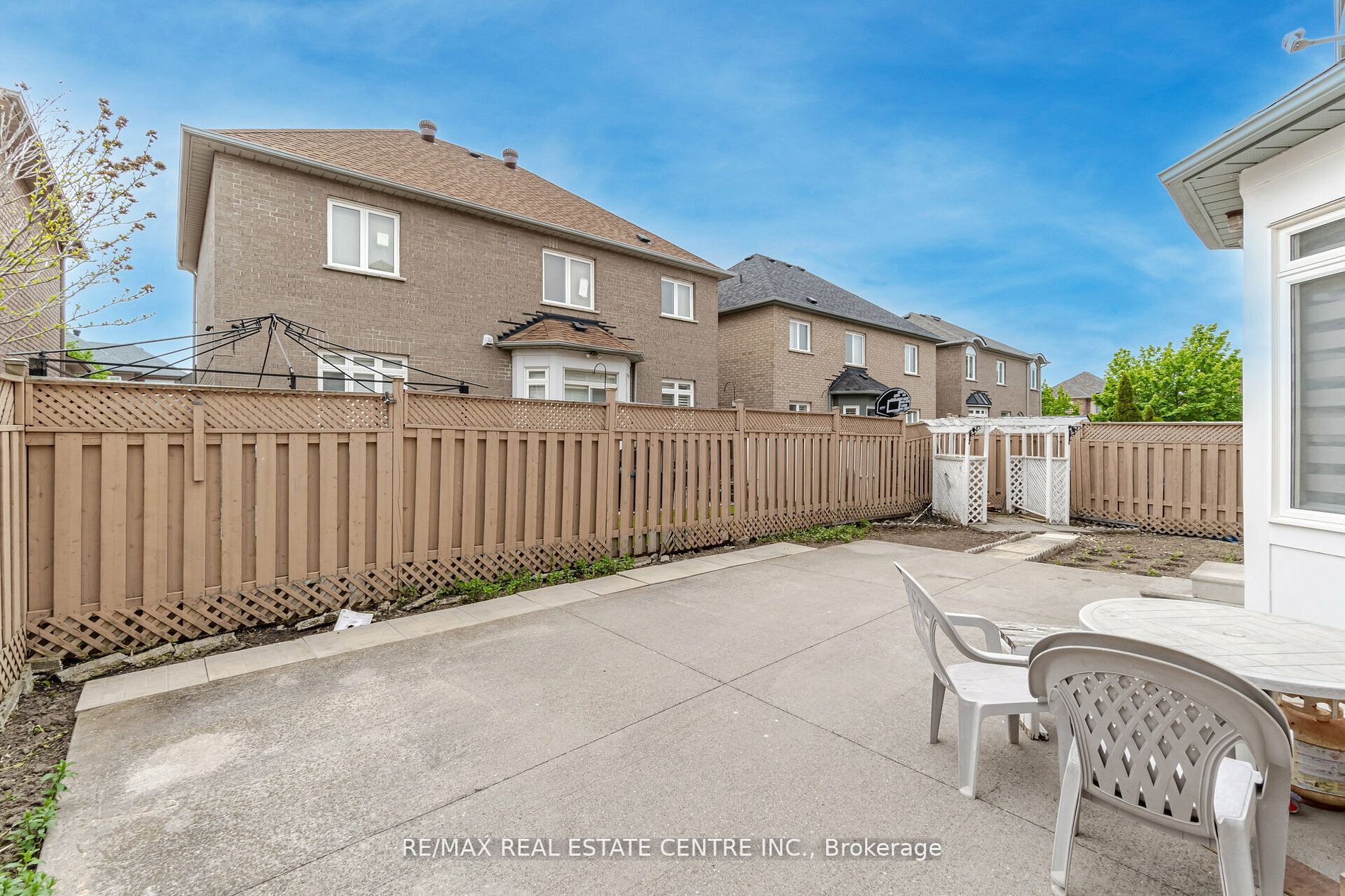 5 Wild Indigo Cres