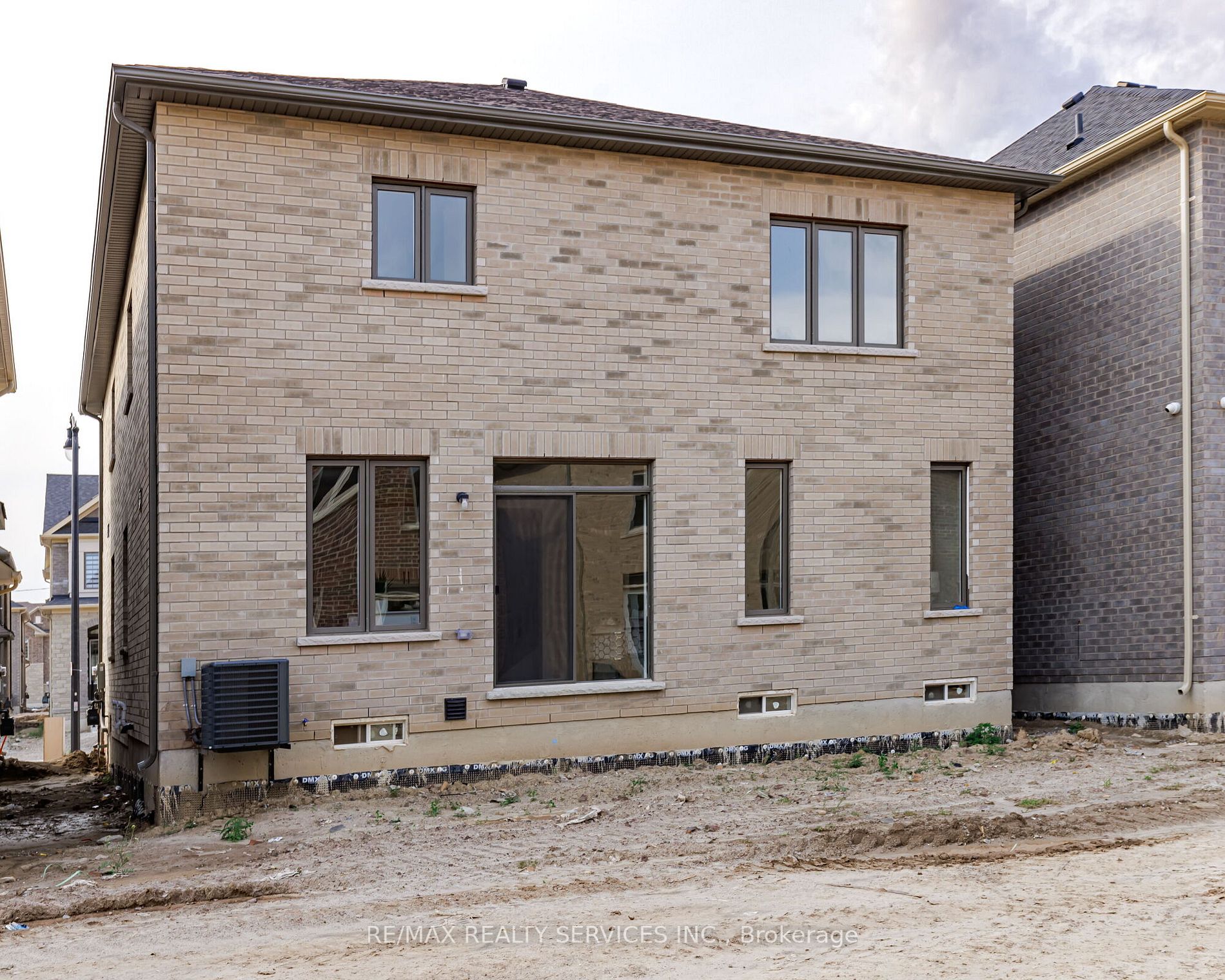 3 Eastman Dr E