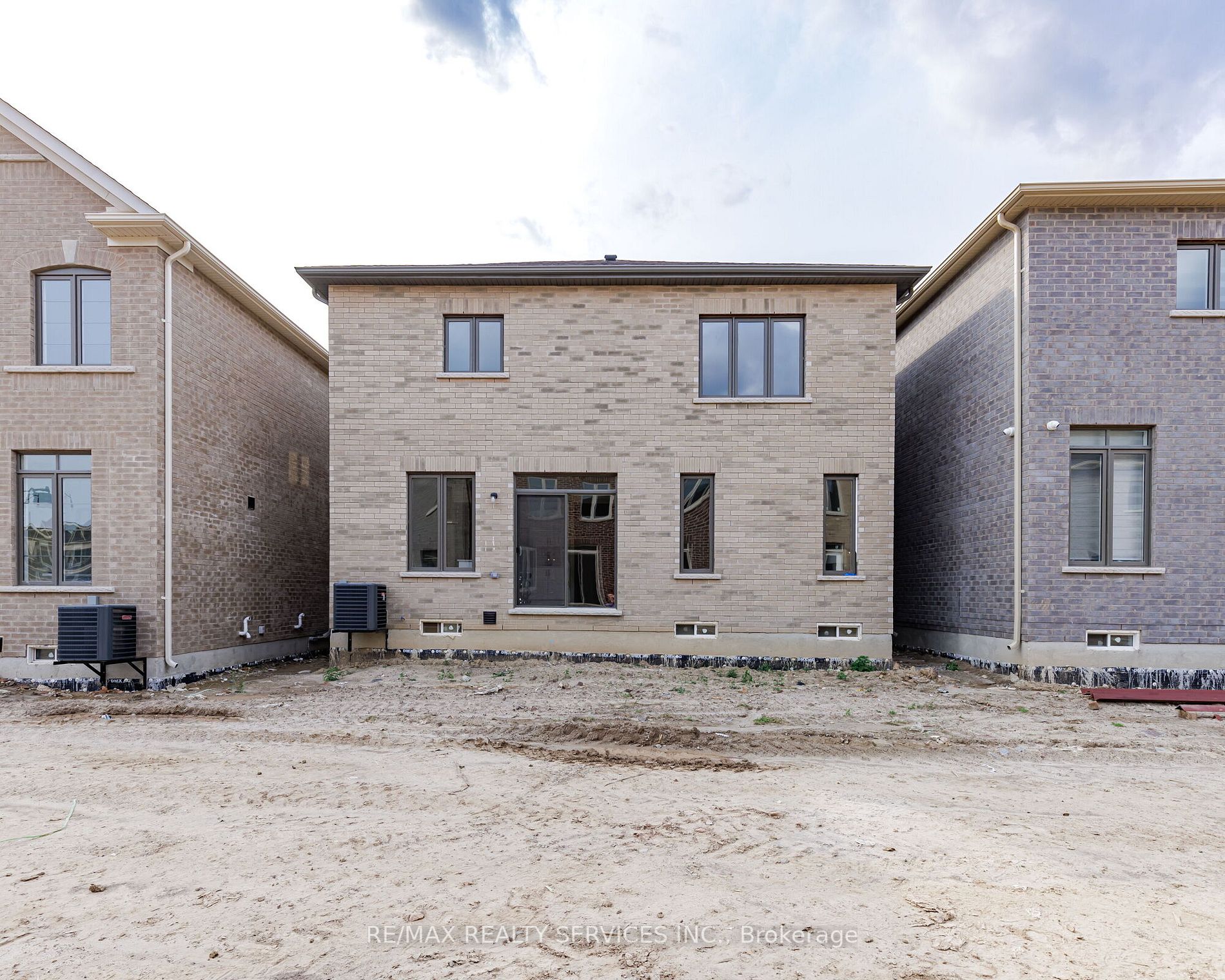 3 Eastman Dr E