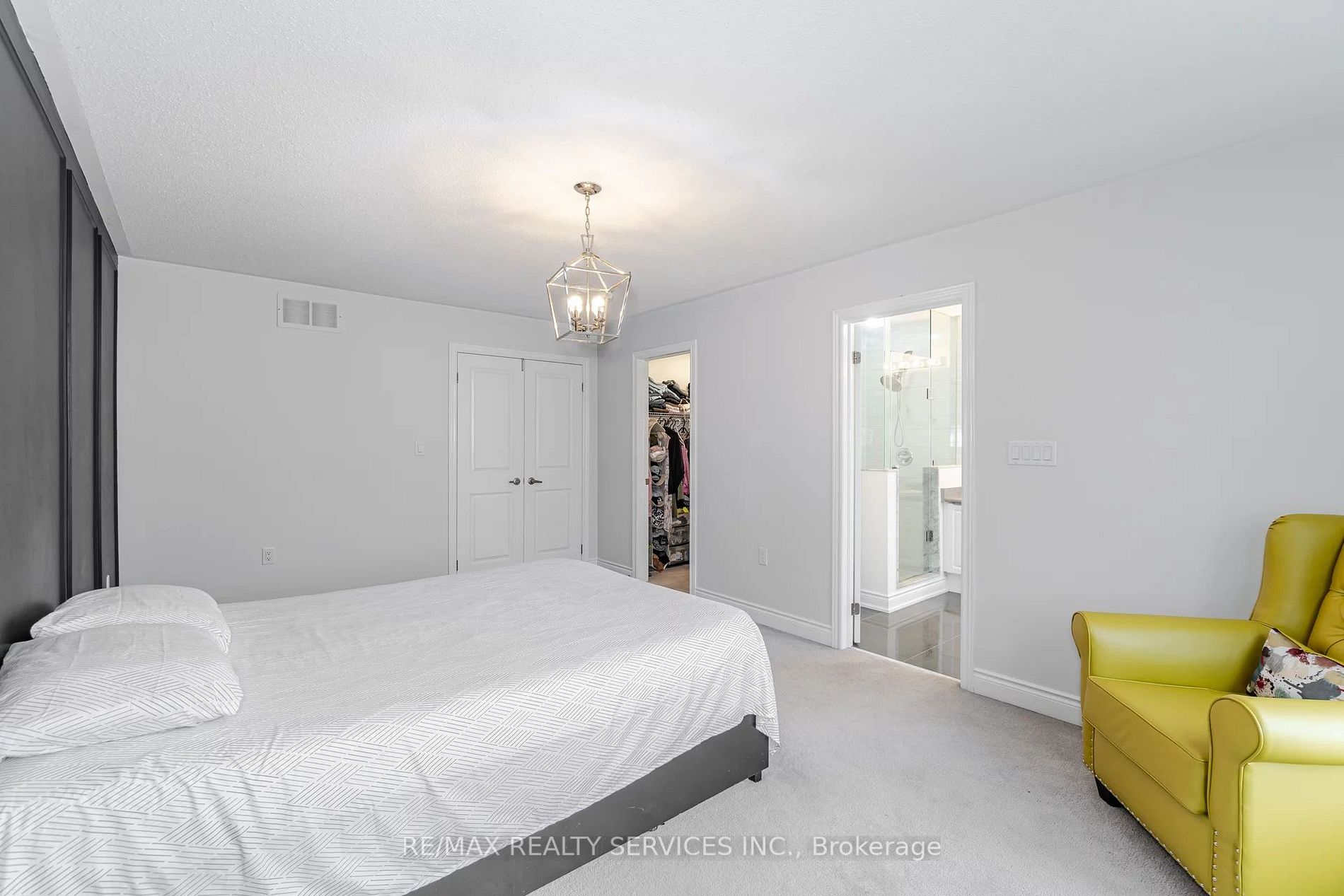76 Blackberry Valley Crescent
