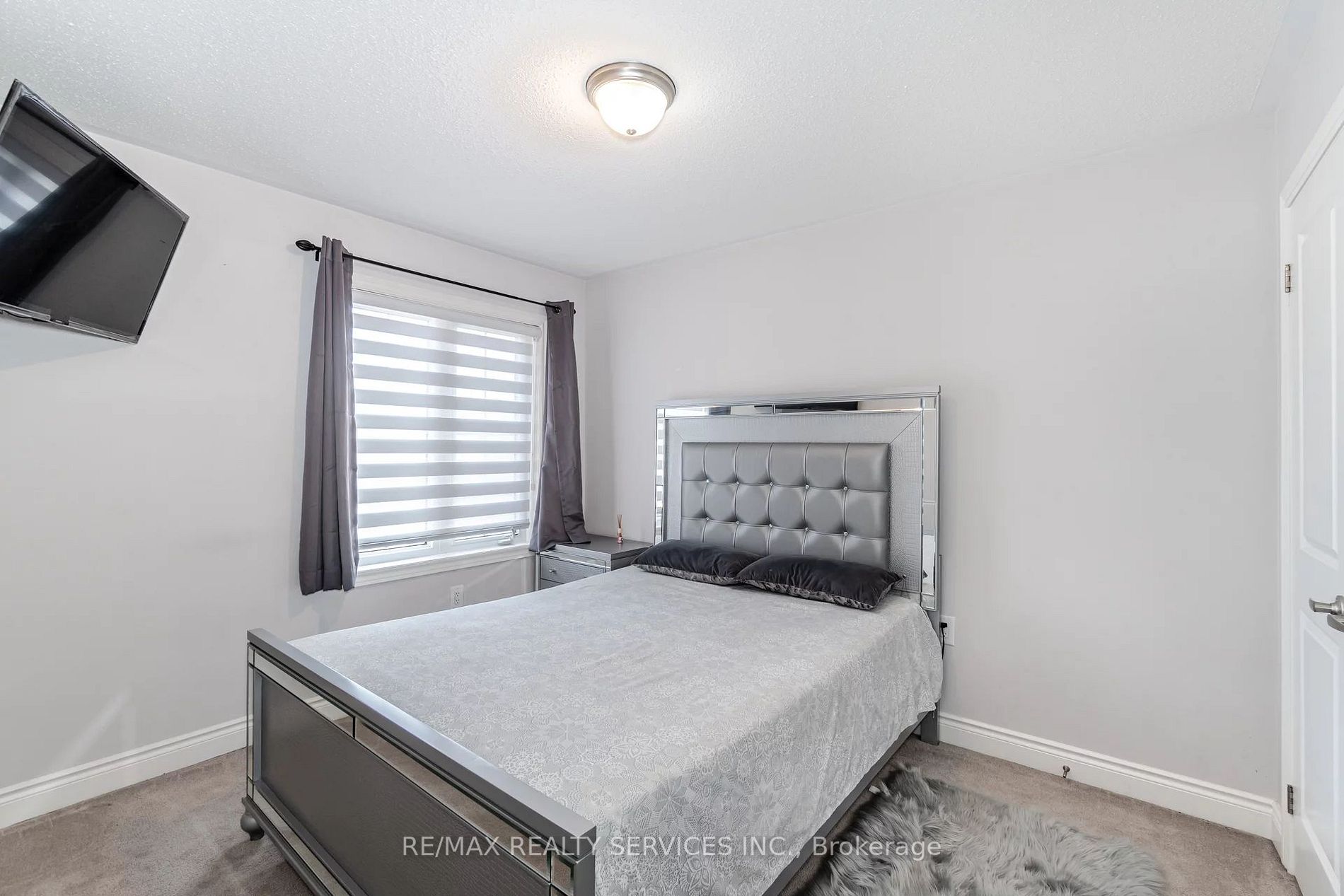 76 Blackberry Valley Crescent