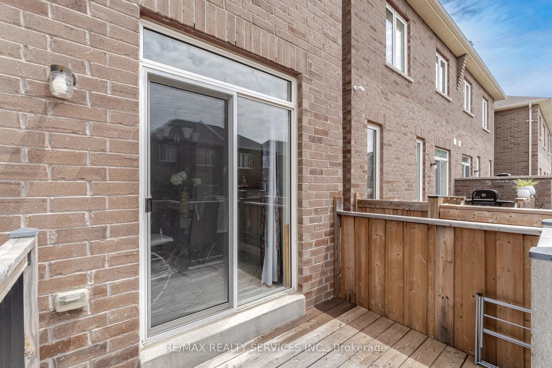 76 Blackberry Valley Crescent