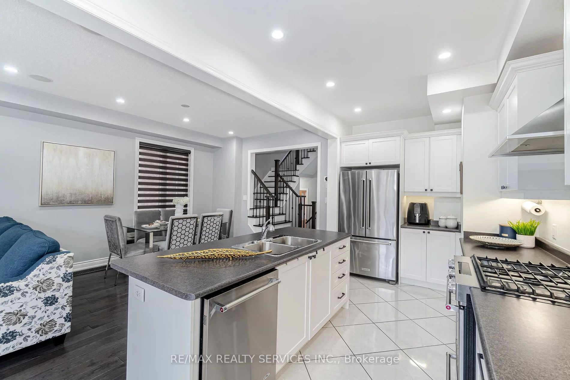 76 Blackberry Valley Crescent