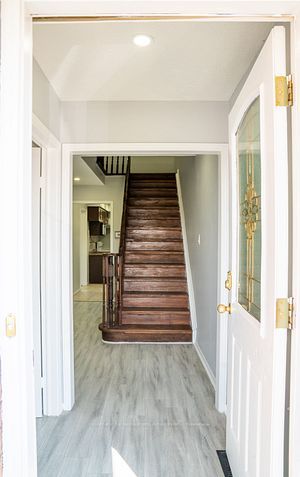 60 Dutch Cres