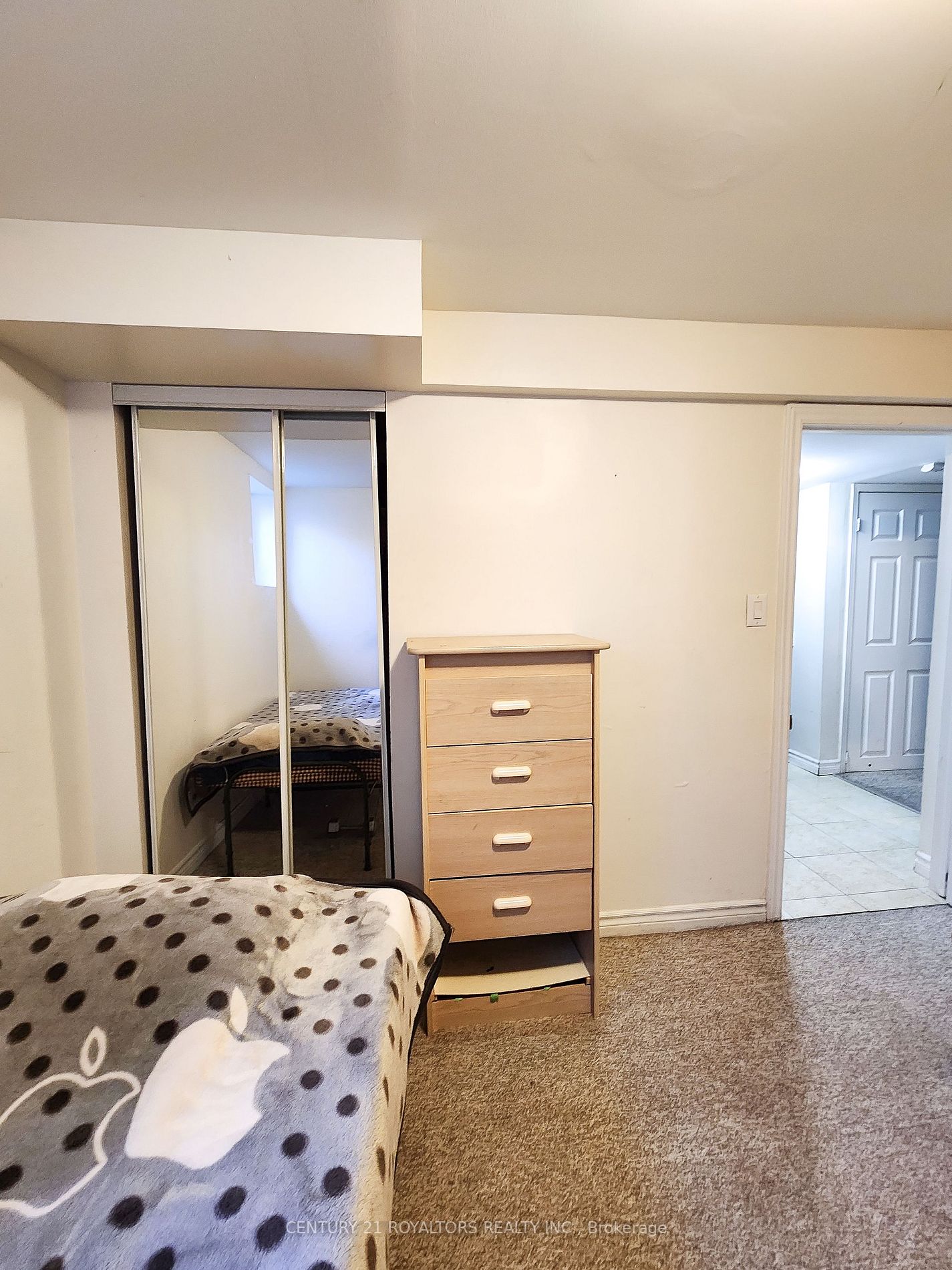 60 Dutch Cres