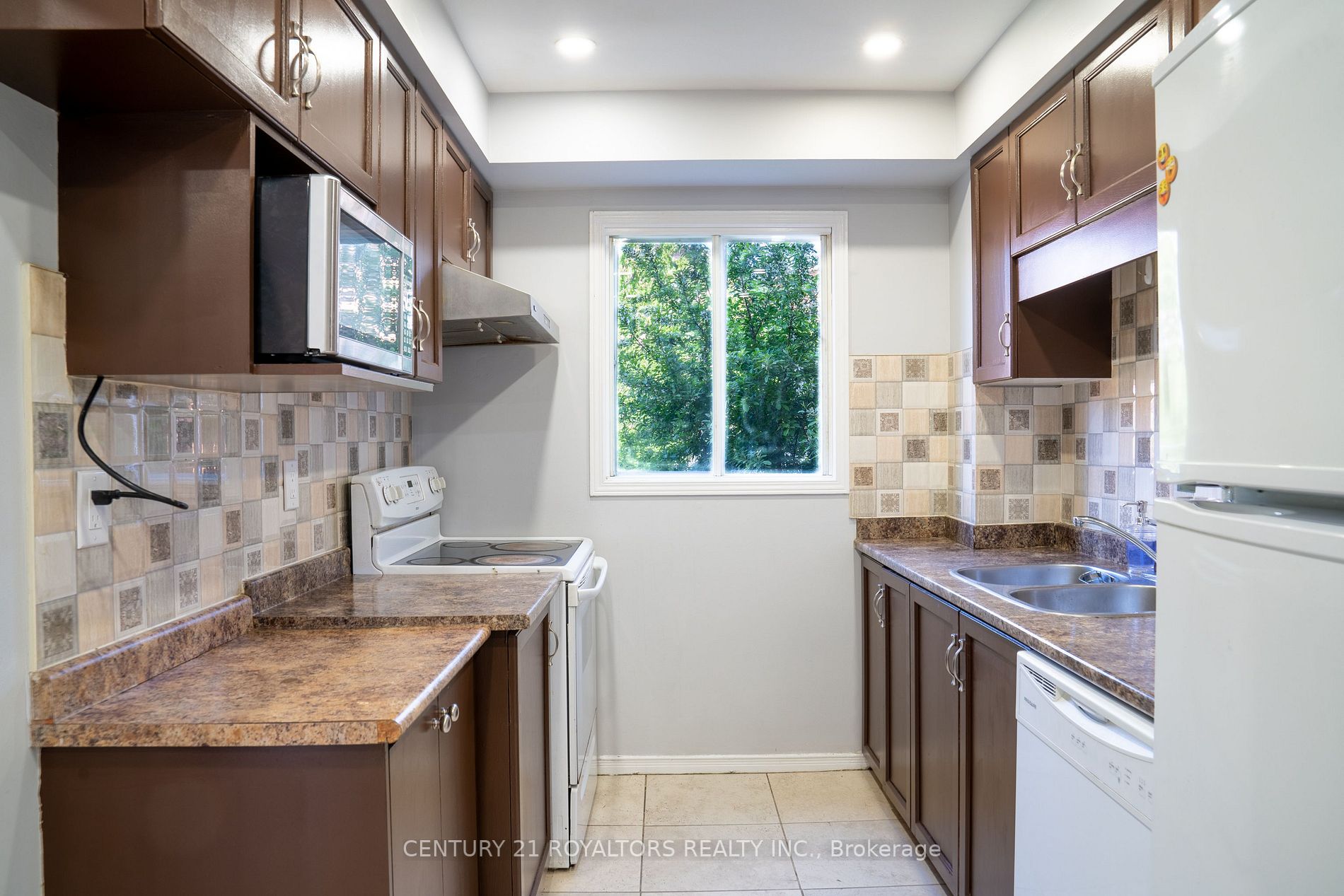 60 Dutch Cres