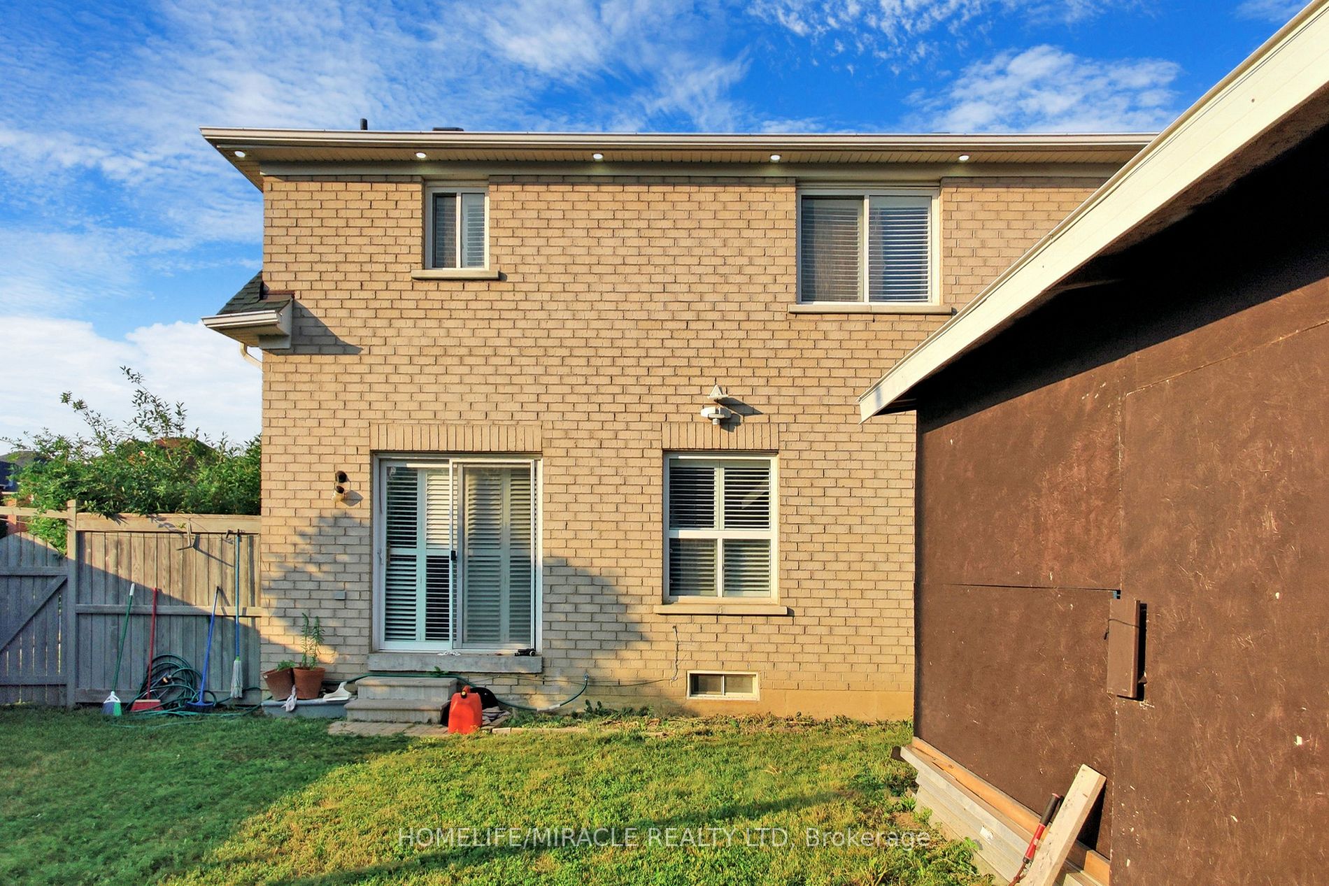2 Clovercrest Drive