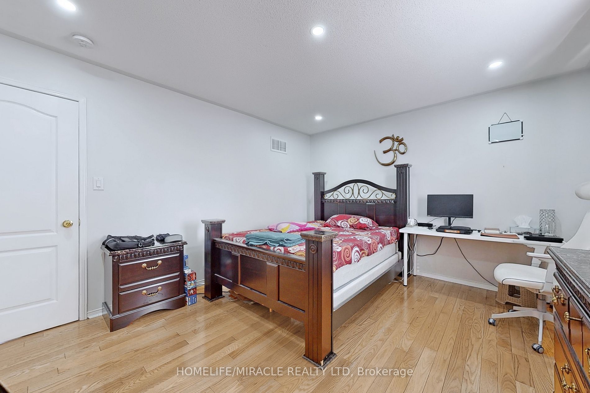 2 Clovercrest Drive
