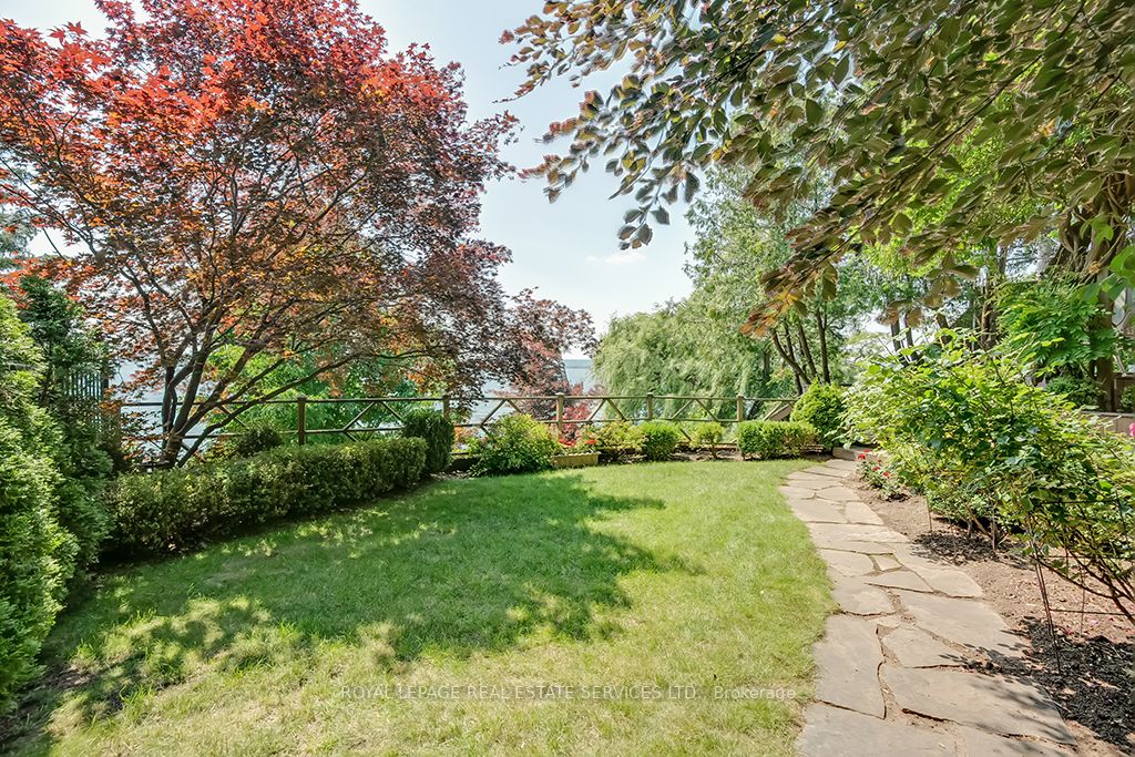 278 North Shore Boulevard E