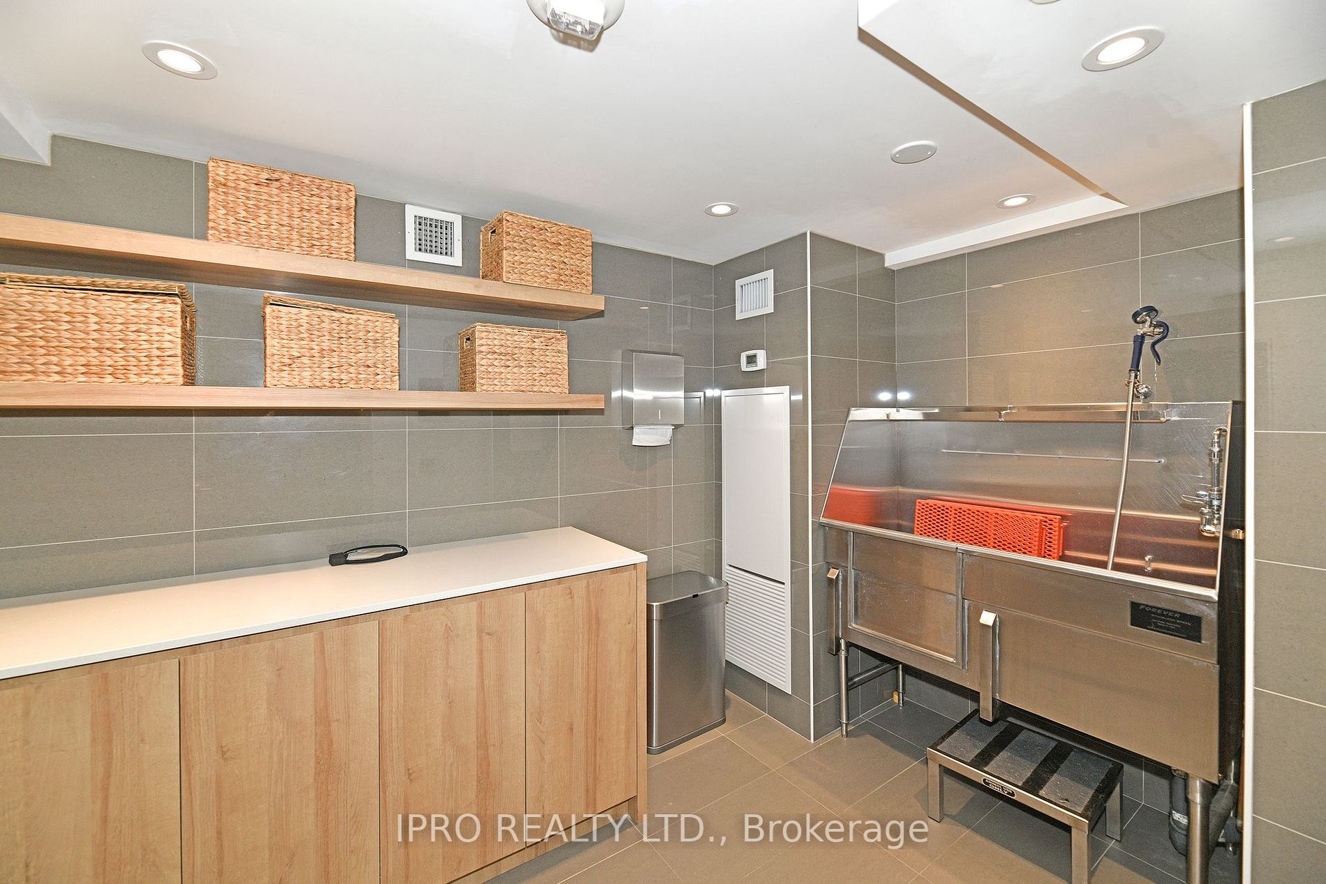 21 Park St E, #710