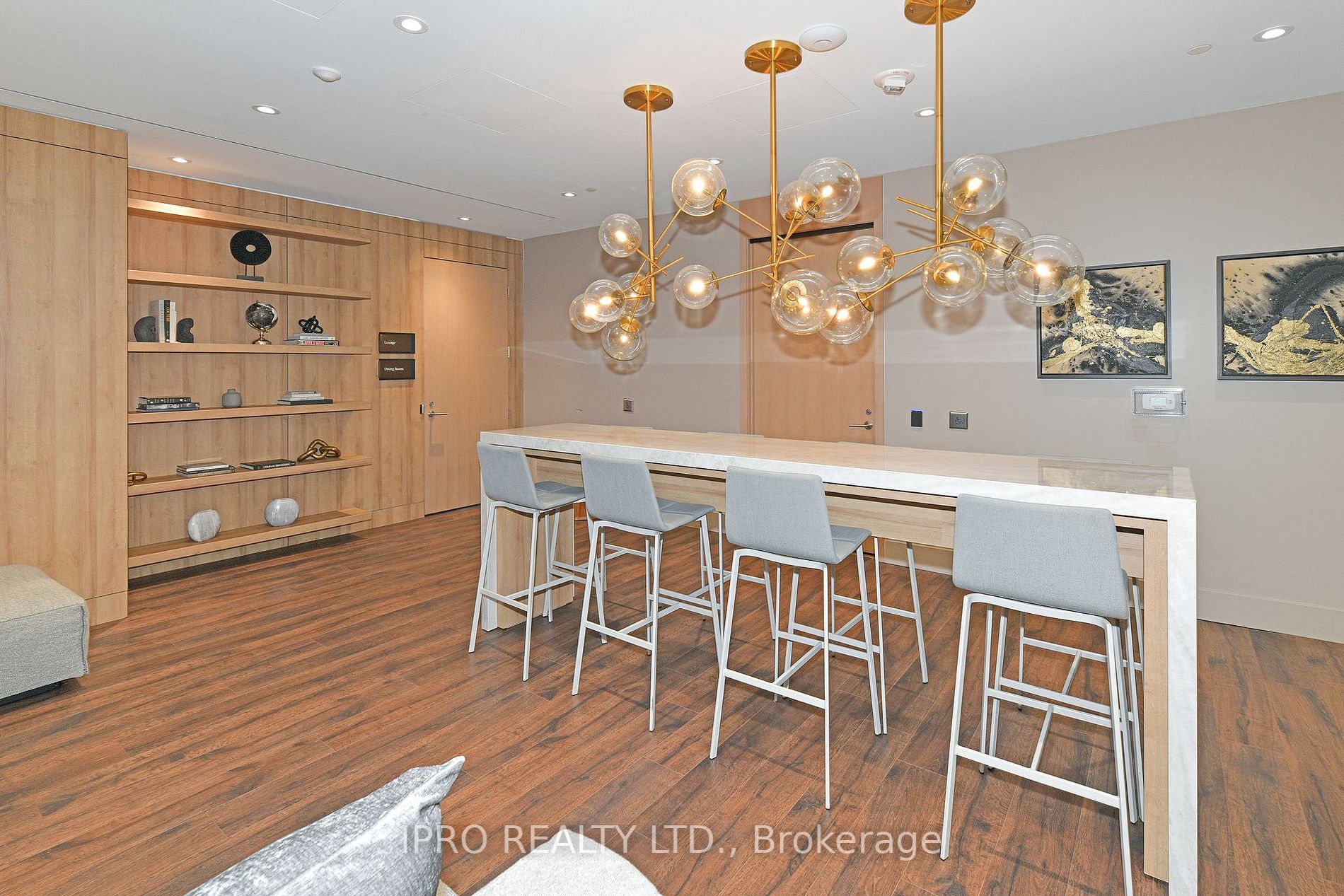 21 Park St E, #710