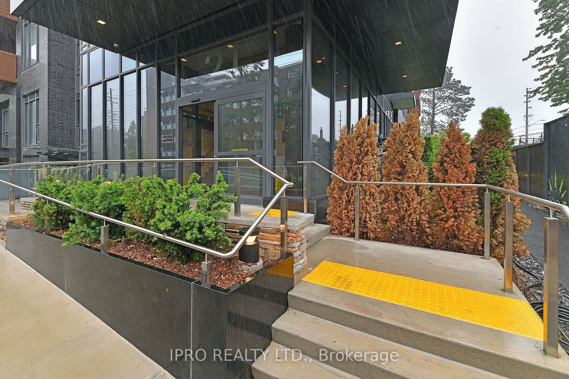 21 Park St E, #710