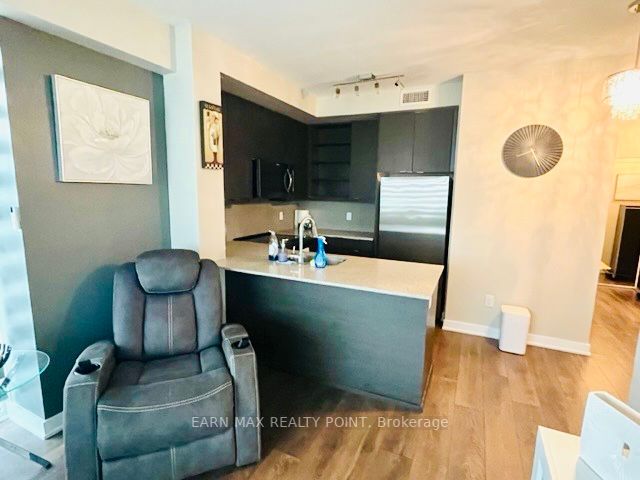 4633 Glen Erin Dr, #203