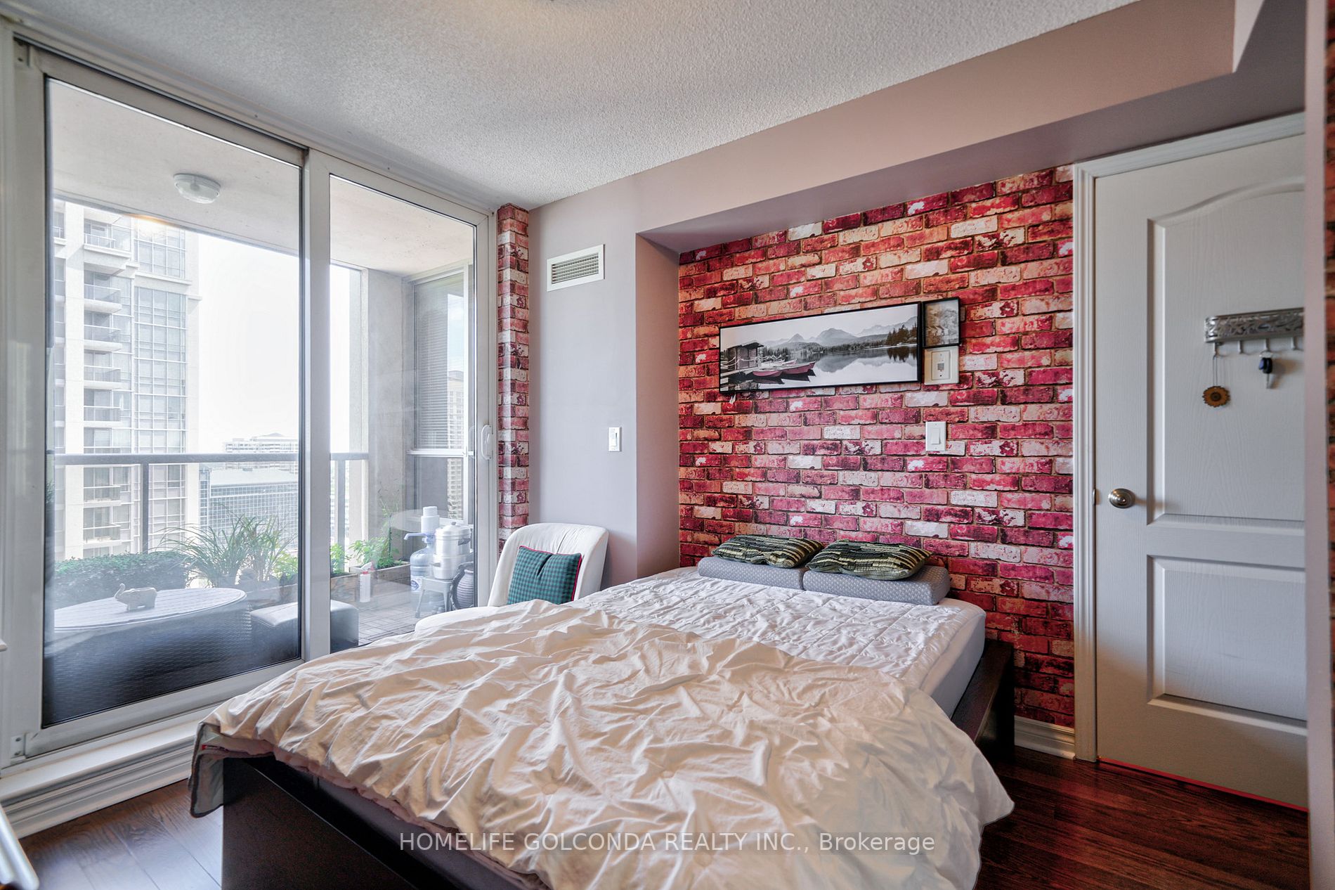 4090 Living Arts Dr, #2101