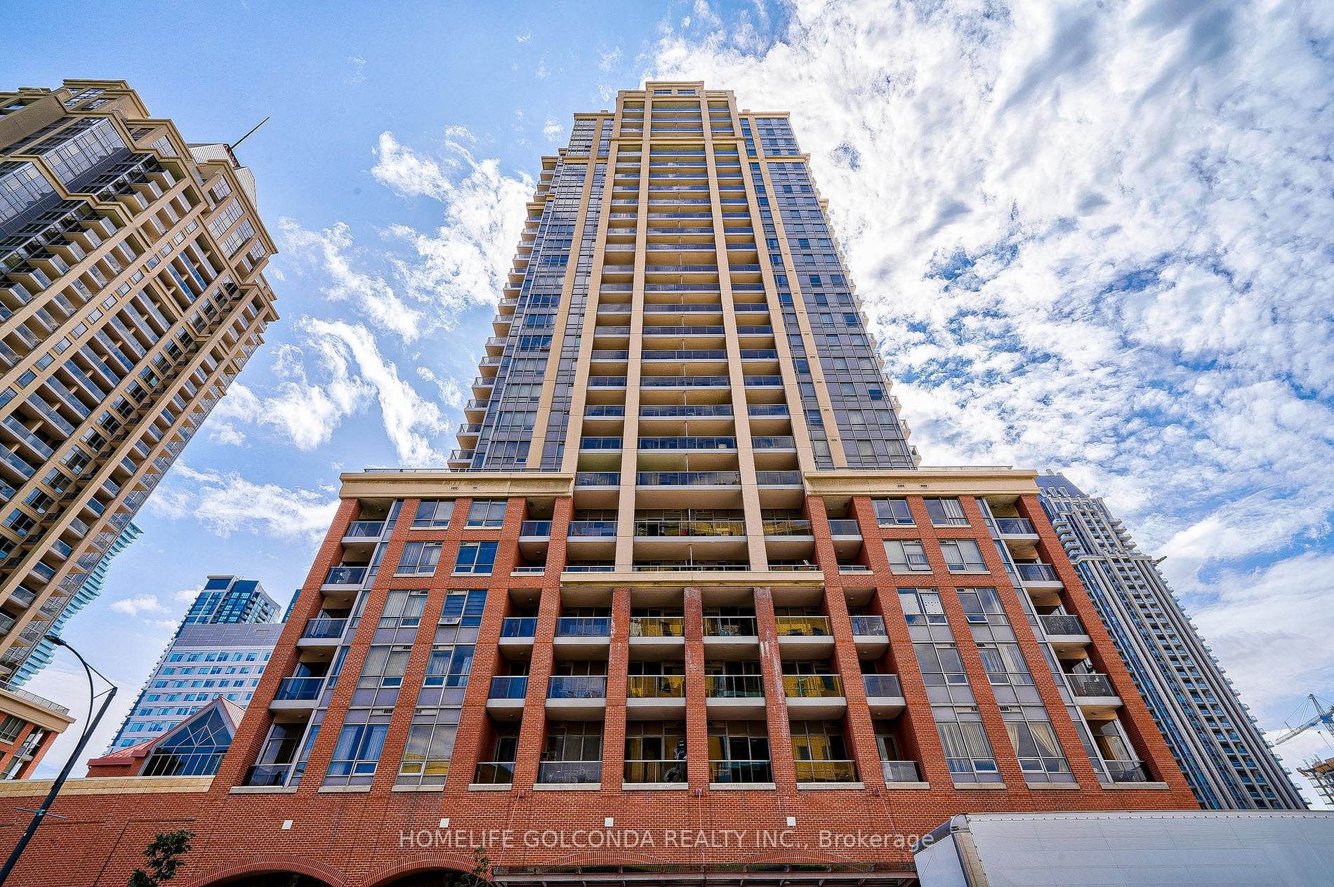 4090 Living Arts Dr, #2101