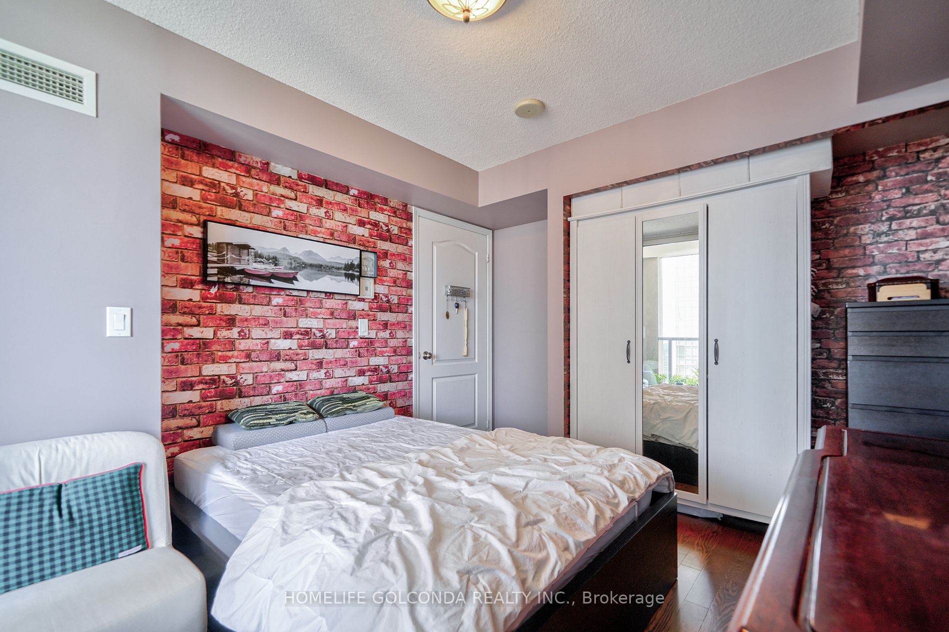 4090 Living Arts Dr, #2101